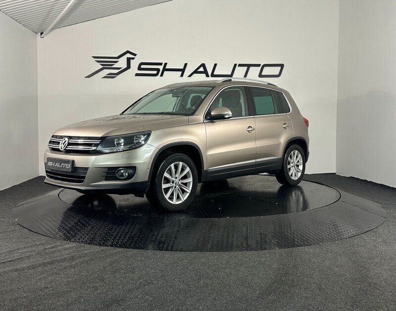Ljusbrun Begagnad 2014 VW Tiguan Sportline SUV | 124 900 kr (Marknadspris) - Bild 1/4