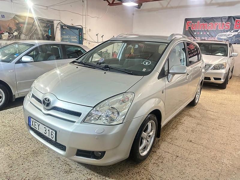 Begagnad Toyota Corolla 129 HK (94 kW) 2006 Silver Kombi