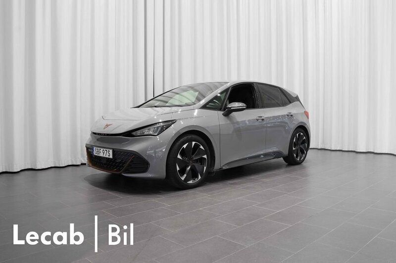 Ljusgrå (vapor grey) Begagnad 2022 Cupra Born e-Boost Halvkombi | 279 500 kr (Marknadspris) - Bild 1/4