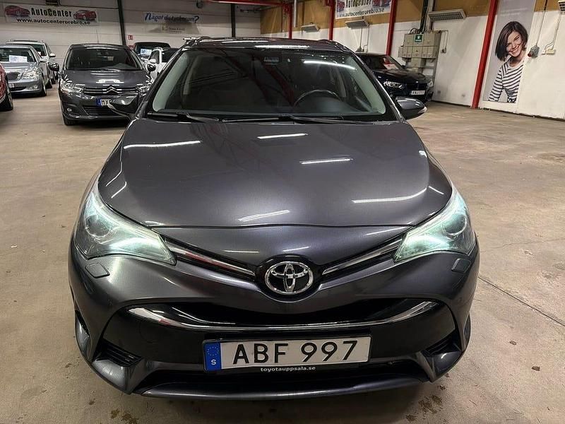 Begagnad Toyota Avensis Active 143 HK (105 kW) 2015 Mörkgrå Kombi