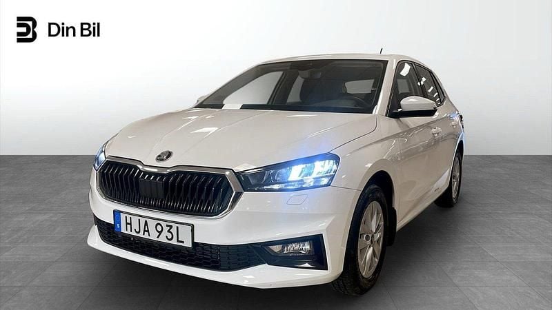 Vit Begagnad 2025 Skoda Fabia Selection Halvkombi | 219 900 kr (Marknadspris) - Bild 1/4