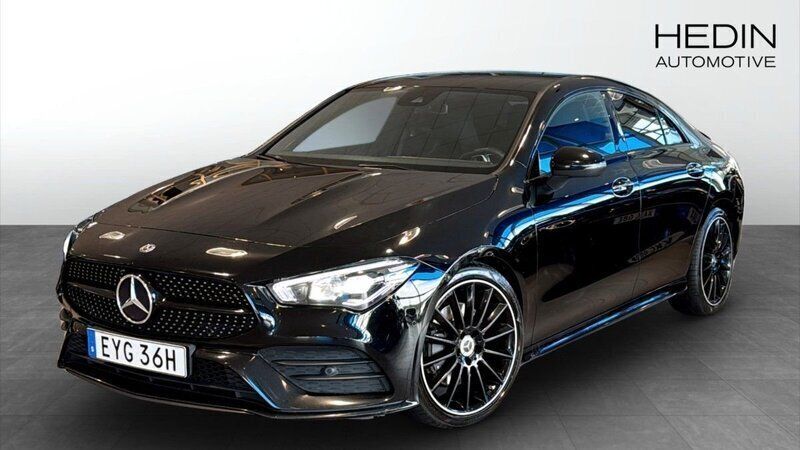 Svart (black) Begagnad 2020 Mercedes CLA200 AMG line Sedan | 299 900 kr (Marknadspris) - Bild 1/4