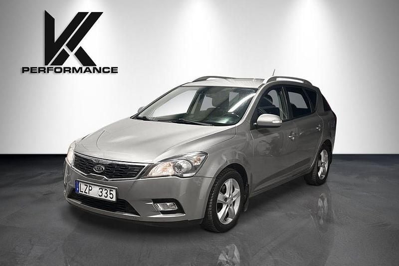 Begagnad Kia Ceed Sportswagon 128 HK (94 kW) 2011 Silver Kombi