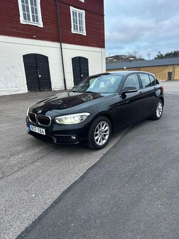 Begagnad 2016 BMW 116 Halvkombi | 100 000 kr (Marknadspris) - Bild 1/4