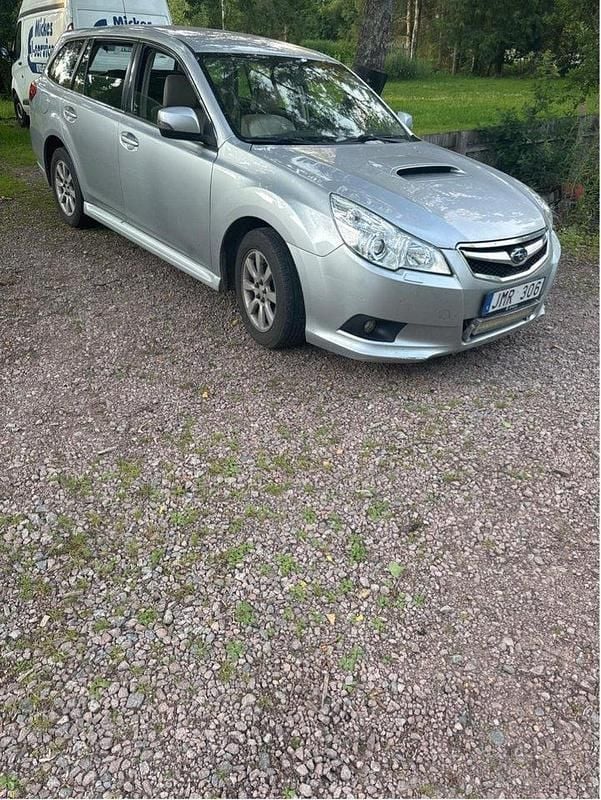 Silver Begagnad 2012 Subaru Legacy Kombi | 14 500 kr (Superpris) - Bild 1/1