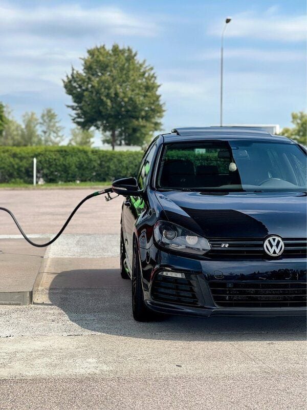 Svart Begagnad 2011 VW Golf VI R Halvkombi | 185 000 kr (Dyr) - Bild 1/2