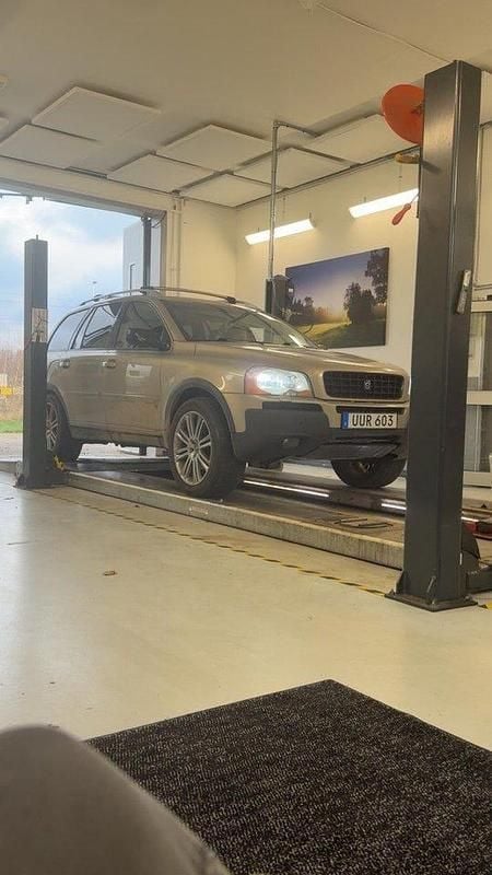 Begagnad 2004 Volvo XC90 Standard SUV | 30 000 kr (Superpris) - Bild 1/2