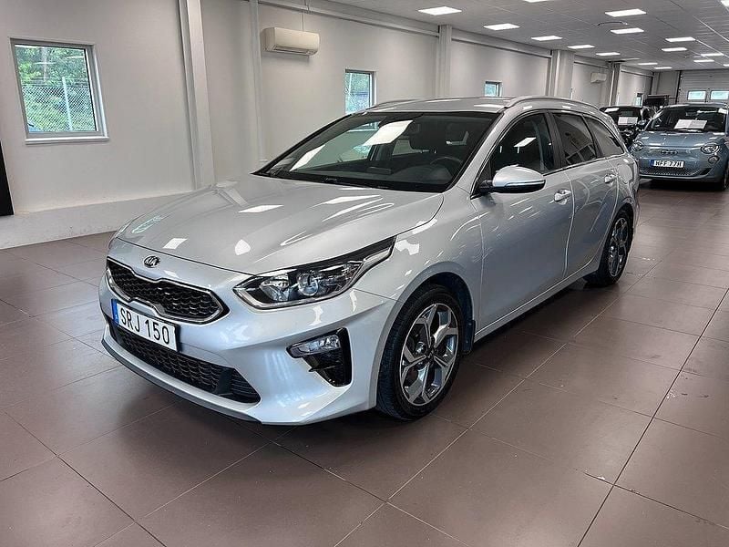 Grå (gråmetallic) Begagnad 2018 Kia Ceed Sportswagon Advance Kombi | 159 000 kr (Marknadspris) - Bild 1/4