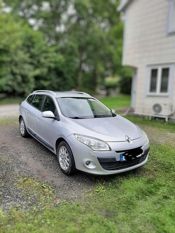 Silver Begagnad 2011 Renault Mégane GrandTour Kombi | 28 000 kr (Superpris) - Bild 1/1