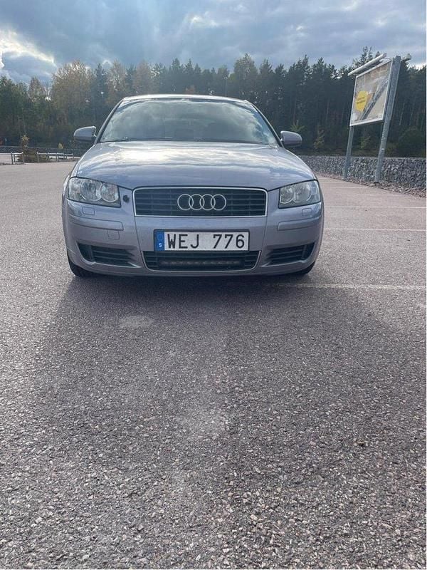 Silver Begagnad 2005 Audi A3 Attraction Halvkombi | 18 000 kr (Marknadspris) - Bild 1/4
