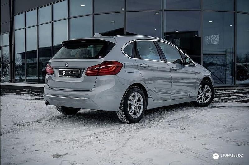 Begagnad BMW 218 Active Tourer Comfort Edition 136 HK (100 kW) 2017 Silver Minibuss
