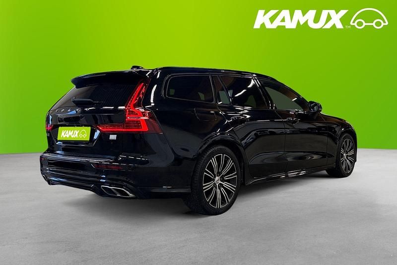 Begagnad Volvo V60 455 HK (334 kW) 2022 Svart Kombi