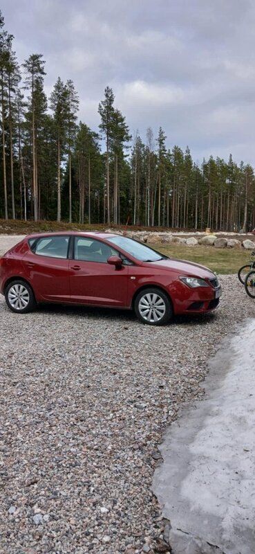 Röd Begagnad 2014 Seat Ibiza Style Halvkombi | 63 000 kr (Marknadspris) - Bild 1/4