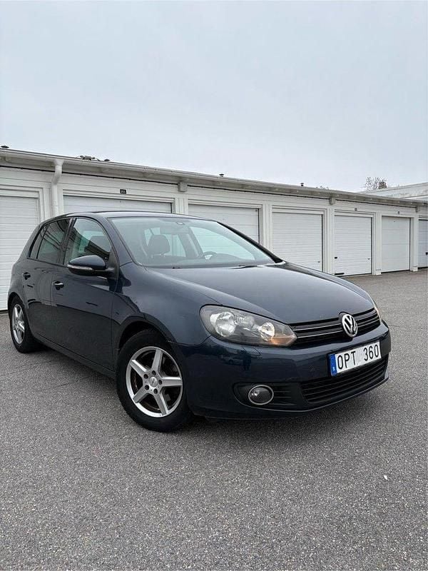 Grå Begagnad 2011 VW Golf VI Halvkombi | 55 000 kr (Bra pris) - Bild 1/4