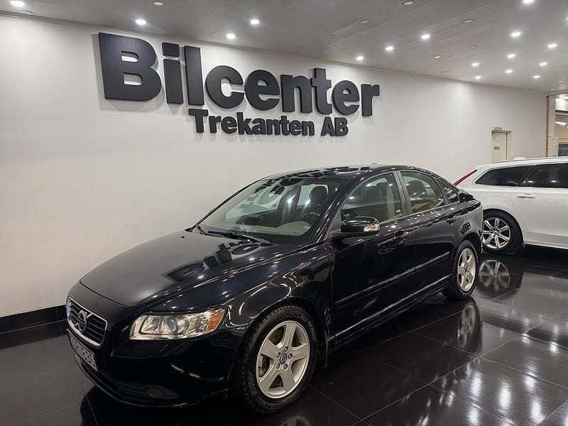 Svart Begagnad 2007 Volvo S40 Momentum Sedan | 44 900 kr (Marknadspris) - Bild 1/4