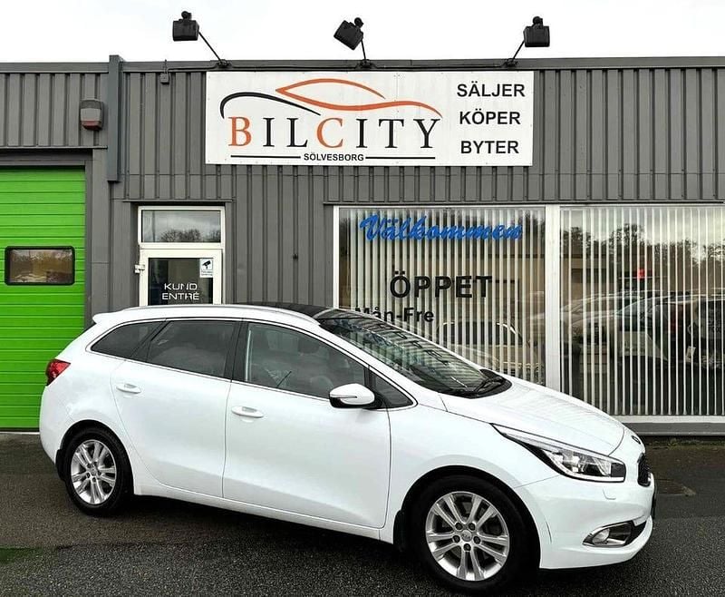 Vit Begagnad 2014 Kia Ceed Sportswagon Comfort Kombi | 125 900 kr (Lite dyr) - Bild 1/4