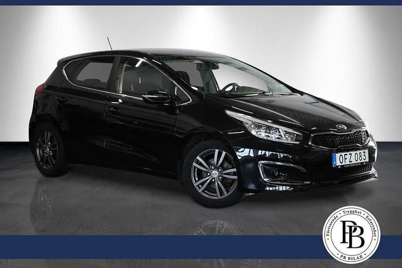 Svart Begagnad 2016 Kia Ceed Halvkombi | 114 900 kr (Marknadspris) - Bild 1/3