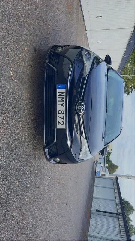 Svart Begagnad 2016 Toyota Avensis Active Kombi | 140 000 kr (Superpris) - Bild 1/4