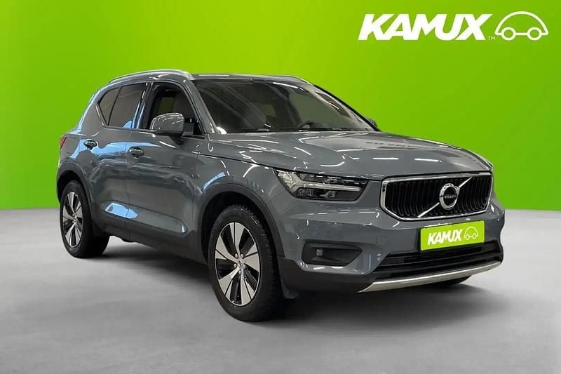 Silver/grå Begagnad 2020 Volvo XC40 Momentum SUV | 319 700 kr (Lite dyr) - Bild 1/4