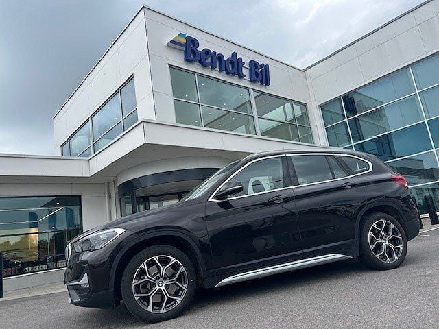 Brun Begagnad 2020 BMW X1 xLine SUV | 279 400 kr (Marknadspris) - Bild 1/4