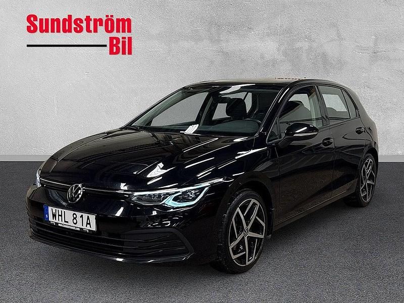 Svart Begagnad 2020 VW Golf VIII Halvkombi | 209 900 kr (Marknadspris) - Bild 1/3