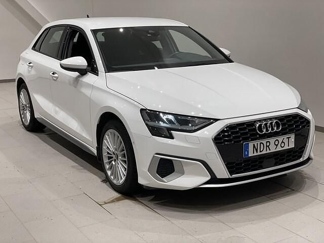 Ibisvit Begagnad 2024 Audi A3 Advanced Plus Sedan | 279 900 kr (Marknadspris) - Bild 1/4