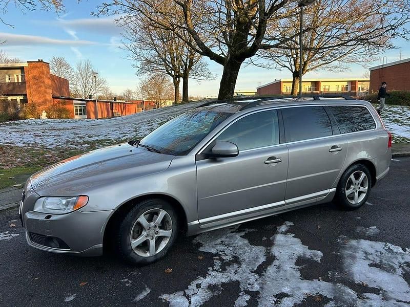 Seashell beige metallic Begagnad 2012 Volvo V70 Kombi | 57 000 kr (Superpris) - Bild 1/4