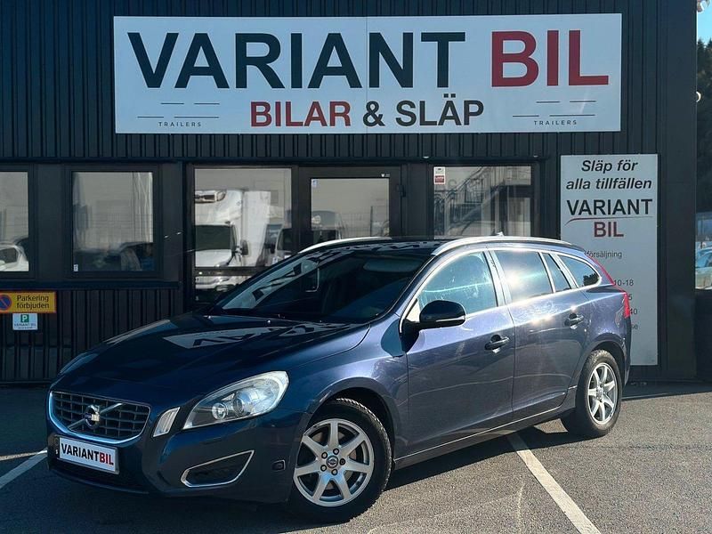 Blå Begagnad 2013 Volvo V60 Summum Kombi | 99 700 kr (Bra pris) - Bild 1/4