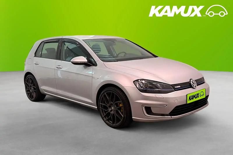 Silver/grå Begagnad 2016 VW e-Golf Halvkombi | 109 800 kr (Marknadspris) - Bild 1/4