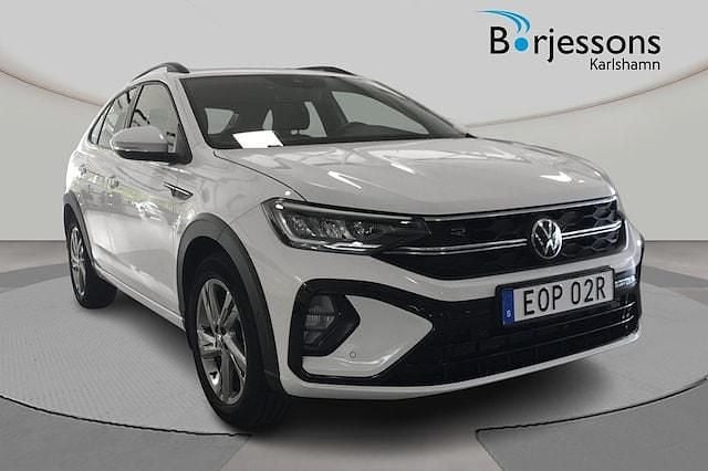 Vit Begagnad 2022 VW Taigo R-line SUV | 239 000 kr (Marknadspris) - Bild 1/4