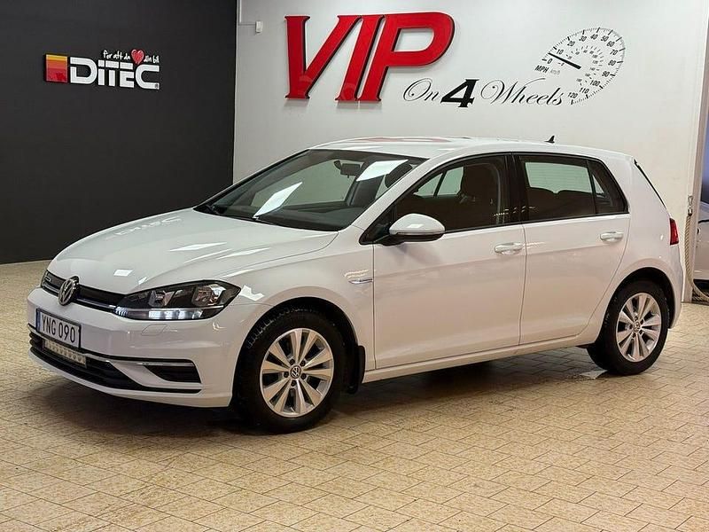 Vit Begagnad 2017 VW Golf VII Halvkombi | 119 800 kr (Marknadspris) - Bild 1/4