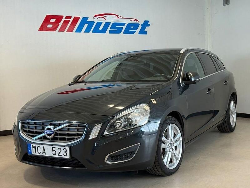 Grå Begagnad 2011 Volvo V60 Summum Kombi | 77 000 kr (Marknadspris) - Bild 1/4