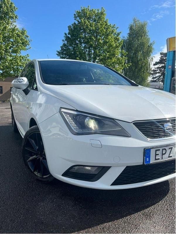 Vit Begagnad 2015 Seat Ibiza Style Halvkombi | 47 000 kr (Bra pris) - Bild 1/4