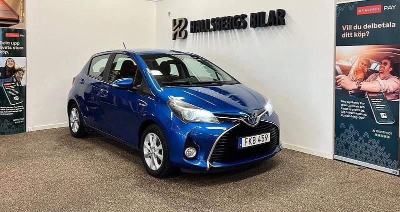 Blå Begagnad 2014 Toyota Yaris Hybrid Active Halvkombi | 114 900 kr (Lite dyr) - Bild 1/4