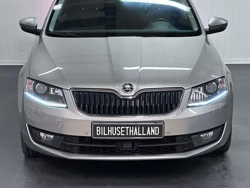 Begagnad Skoda Octavia Style 150 HK (110 kW) 2016 Brun Halvkombi