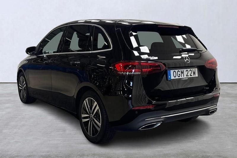 Begagnad Mercedes B180 137 HK (100 kW) 2019 Svart Minibuss
