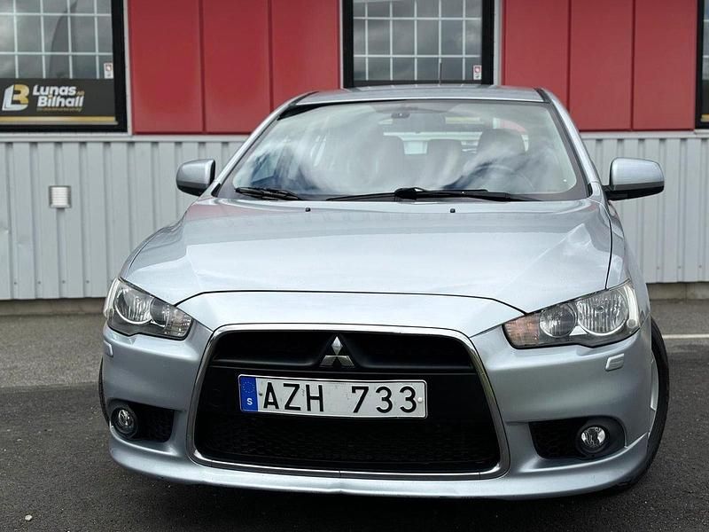 Silver Begagnad 2009 Mitsubishi Lancer Sportback Halvkombi | 74 900 kr (Lite dyr) - Bild 1/4