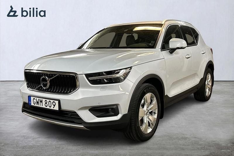 Silver Begagnad 2021 Volvo XC40 Pro SUV | 319 900 kr (Marknadspris) - Bild 1/3
