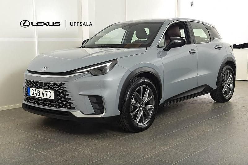 Grå Begagnad 2024 Lexus LBX SUV | 349 900 kr (Marknadspris) - Bild 1/4
