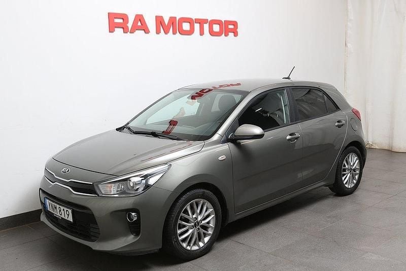 Grön Begagnad 2018 Kia Rio Advance Halvkombi | 119 800 kr (Bra pris) - Bild 1/3