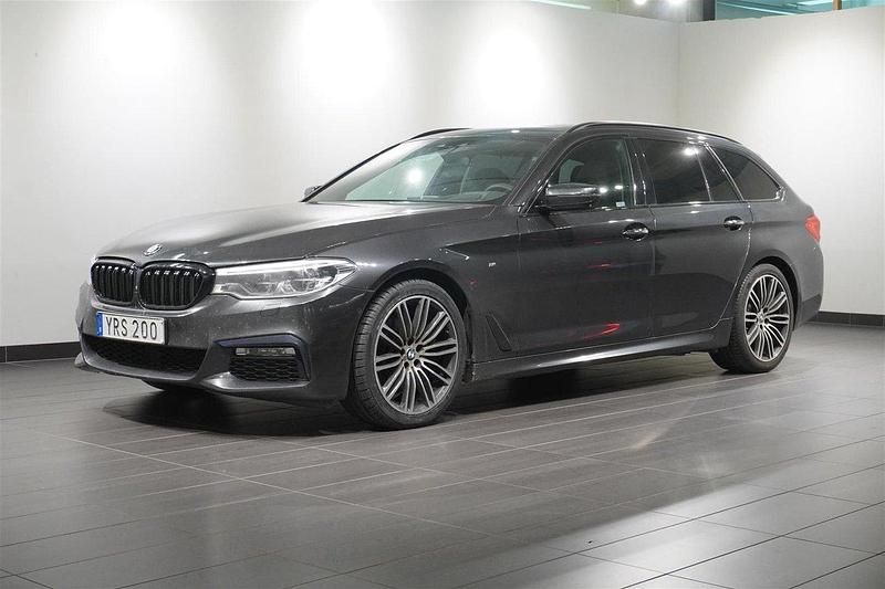 Grå Begagnad 2017 BMW 530 M Sport Kombi | 309 000 kr (Dyr) - Bild 1/2