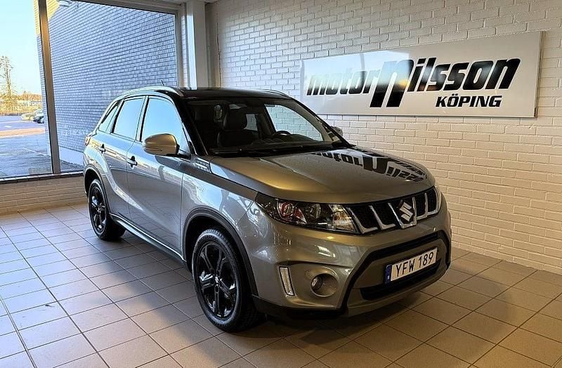 Mörkgrå Begagnad 2016 Suzuki Vitara SUV | 159 500 kr (Marknadspris) - Bild 1/4