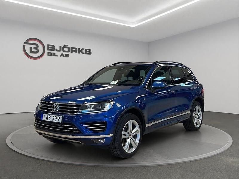 Blå Begagnad 2015 VW Touareg R-line SUV | 199 500 kr (Marknadspris) - Bild 1/4