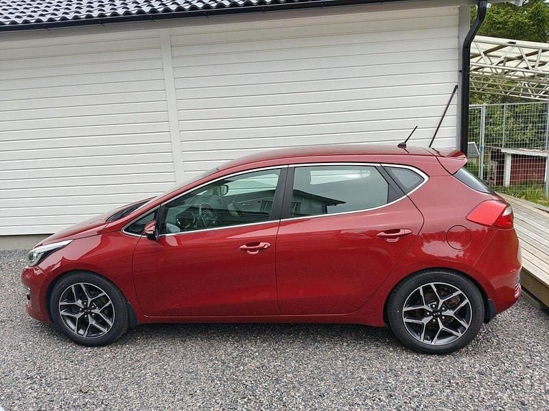 Begagnad 2016 Kia Ceed Halvkombi | 126 000 kr (Dyr) - Bild 1/4