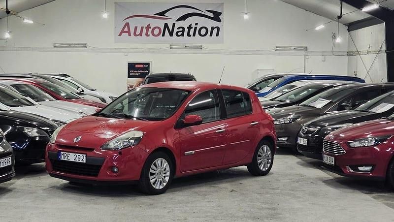 Röd Begagnad 2011 Renault Clio R.S. Halvkombi | 29 900 kr (Marknadspris) - Bild 1/4