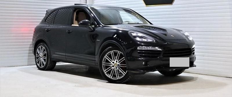 Svart Begagnad 2014 Porsche Cayenne SUV | 269 900 kr (Lite dyr) - Bild 1/4