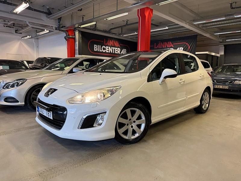 Vit Begagnad 2011 Peugeot 308 Halvkombi | 59 900 kr (Marknadspris) - Bild 1/4