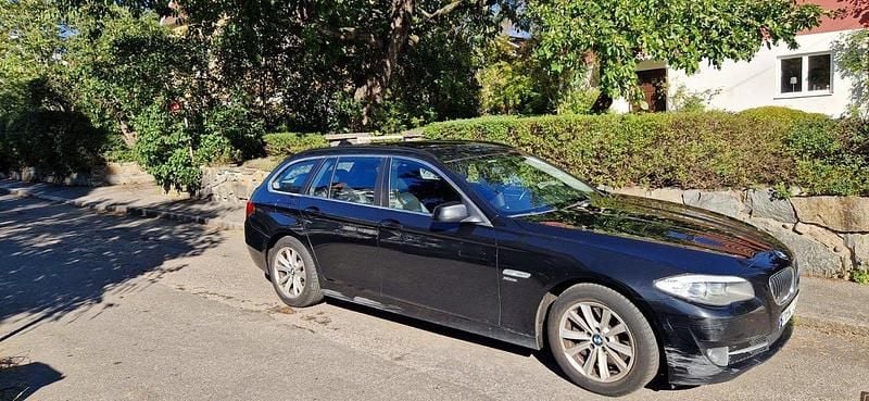 Svart Begagnad 2012 BMW 525 M Sport Kombi | 120 000 kr (Marknadspris) - Bild 1/4