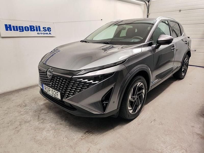 Grå (dark metal grey) Ny 2025 Nissan Qashqai N-Connecta SUV | 369 500 kr (Marknadspris) - Bild 1/4