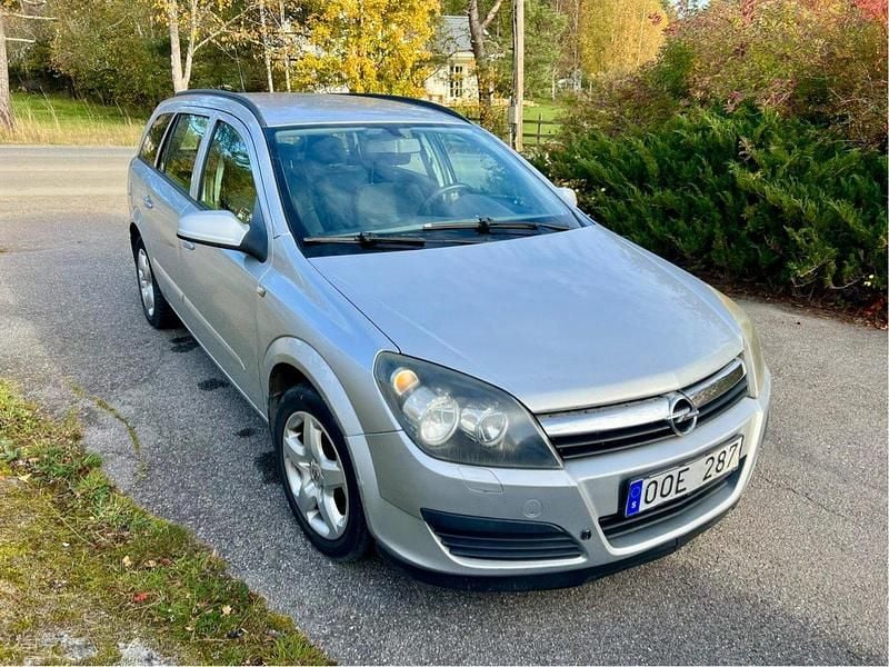 Grå Begagnad 2006 Opel Astra Kombi | 12 000 kr (Lite dyr) - Bild 1/4